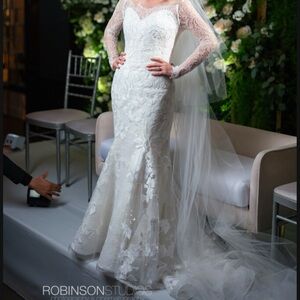Anne Barge- Elegant White Lace Wedding Dress